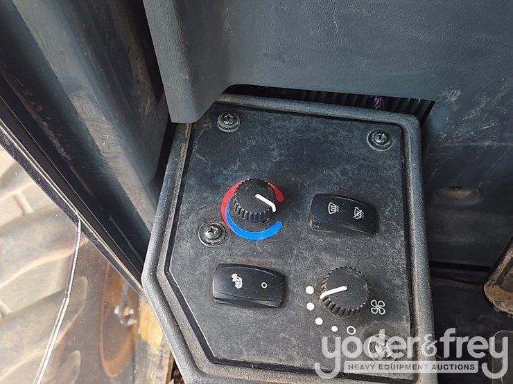 2017-deere-872g-image-147