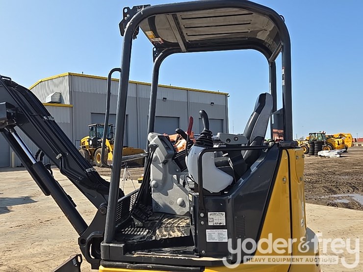 2020-deere-35g-image-68