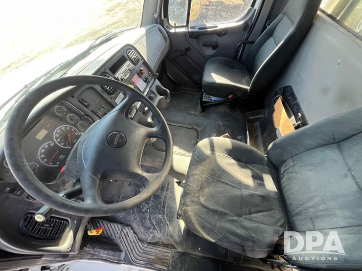 2007-freightliner-petroleum-truck-(jn3391,-unit-2373)-image-52