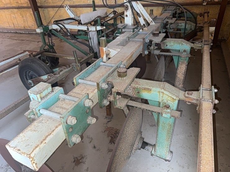 strickland-4-row-sweet-potato-inverting-plow-image-30