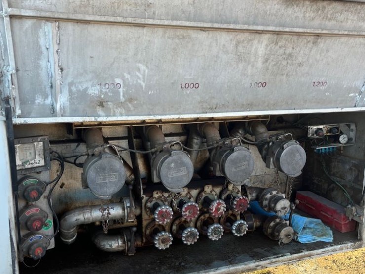 2013-freightliner-fuel-delivery-truck-(dr12679-unit-1255)-image-16