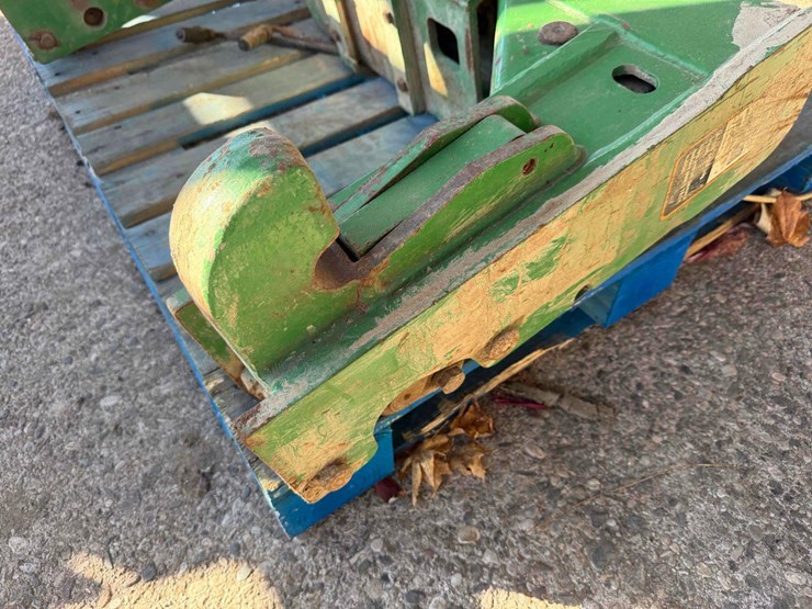 john-deere-quick-hitch-image-5