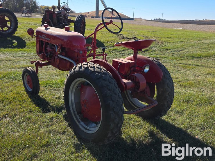 1955-farmall-cub-2wd-tractor-image-7