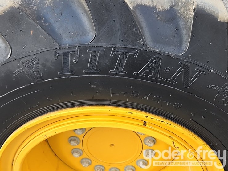 2017-deere-872g-image-75