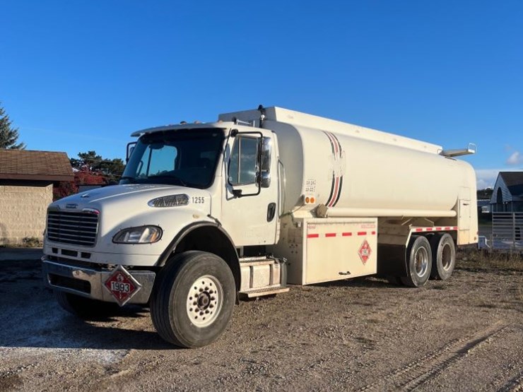 2013-freightliner-fuel-delivery-truck-(dr12679-unit-1255)-image-1