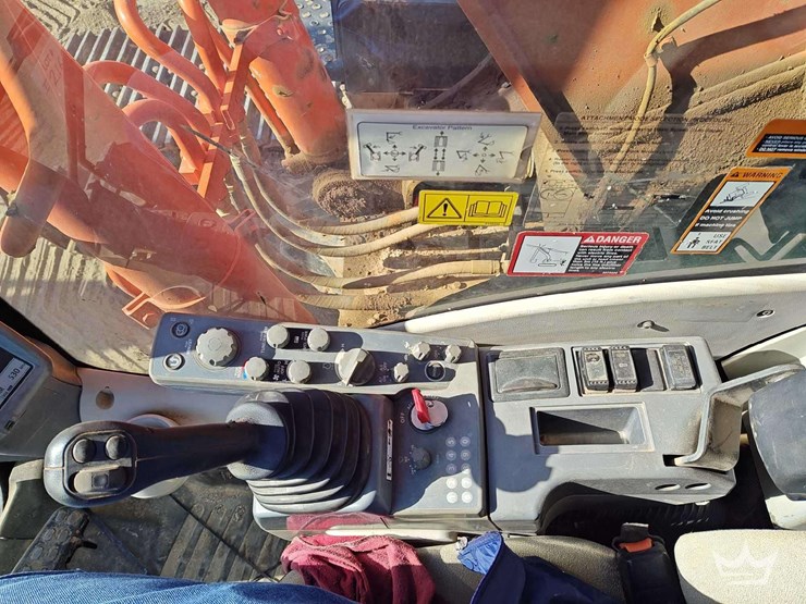 2019-hitachi-zx300-lc-image-11