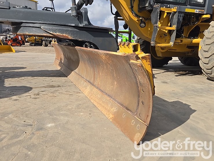 2017-deere-872g-image-9