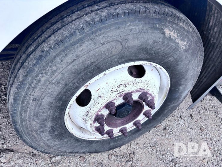 2003-volvo-10-image-23