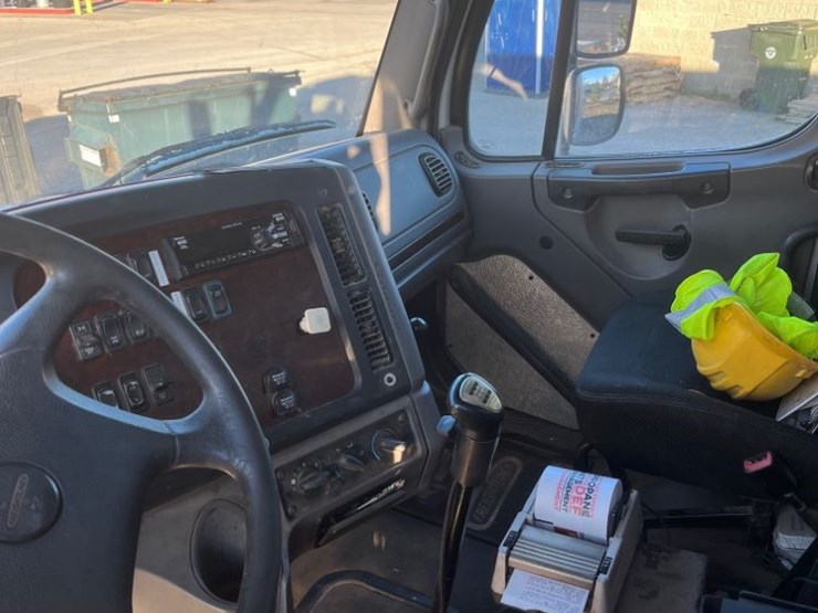 2013-freightliner-fuel-delivery-truck-(dr12679-unit-1255)-image-8