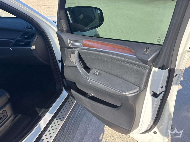 2013-bmw-x5-image-18