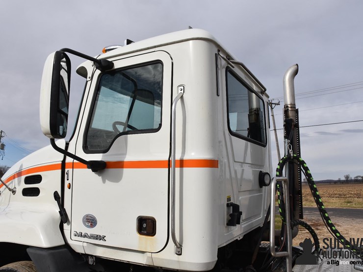 2011-mack-cxu613-t/a-truck-tractor-image-14