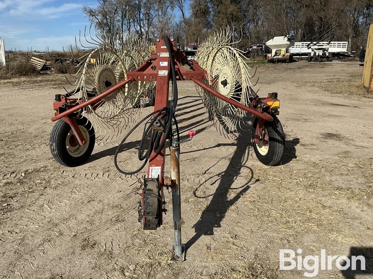 hesston-12-wheel-v-rake-image-2