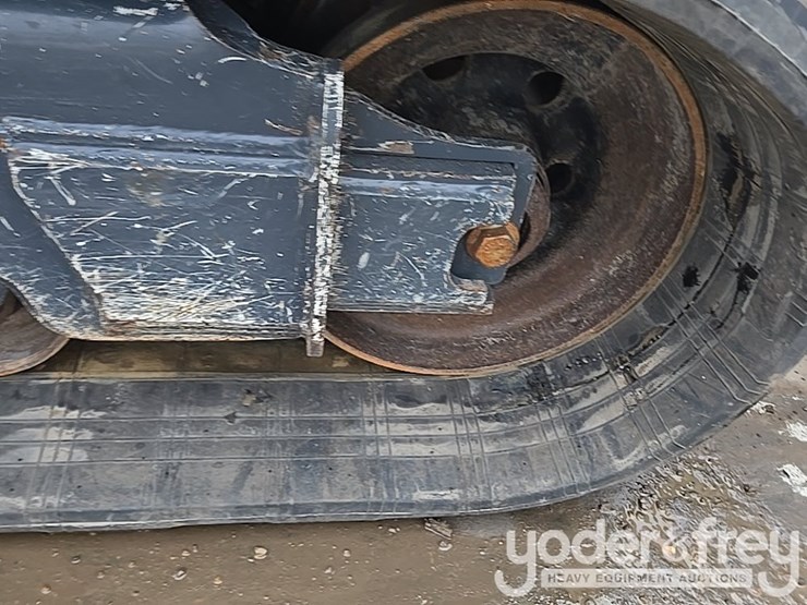 2020-deere-333g-image-24