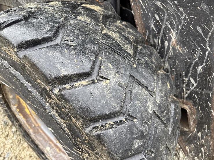 new-holland-lx885-image-56