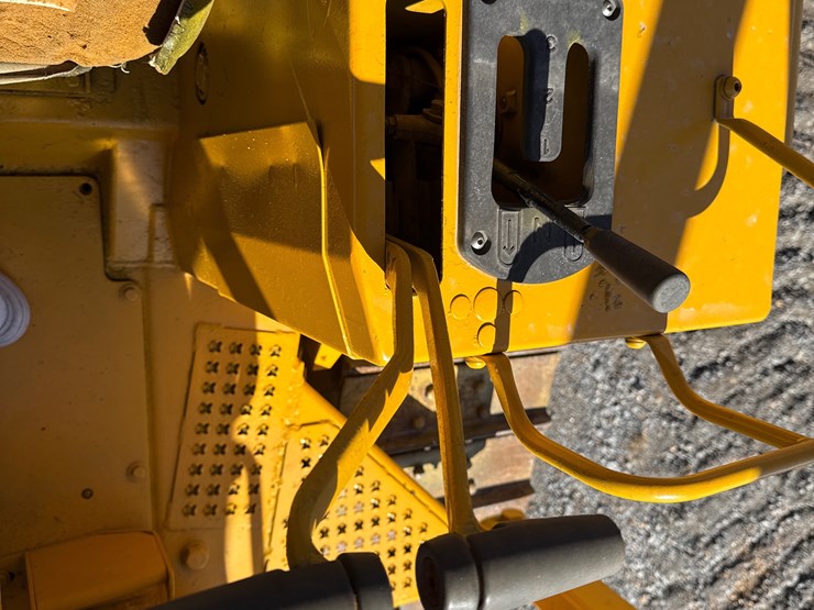 caterpillar-d4h-image-35