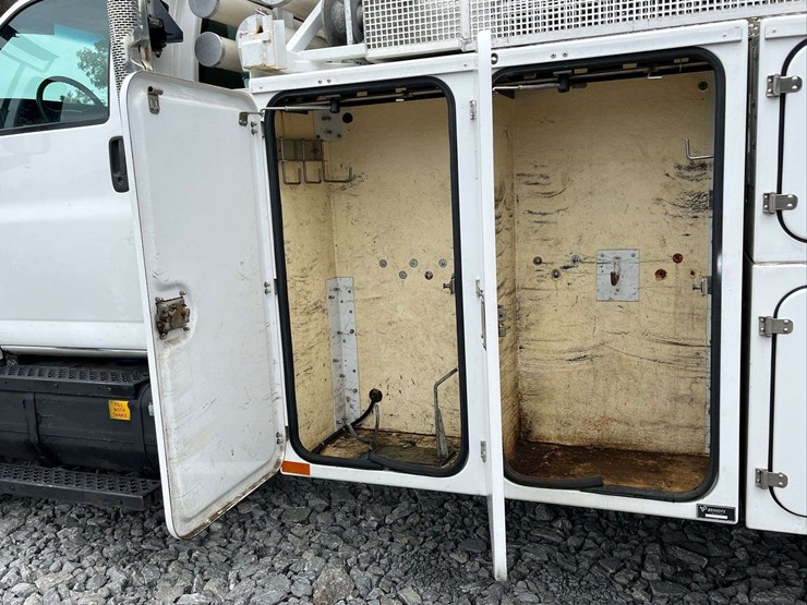 2005-gmc-c8-cable-placer-truck-image-22