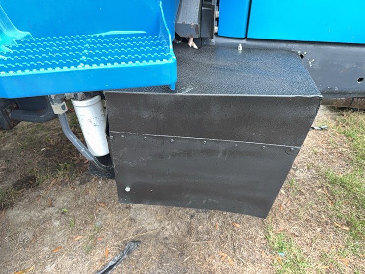 new-holland-8770-image-42