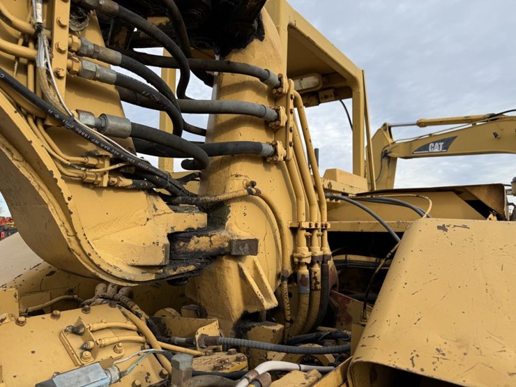 caterpillar-613b-image-31