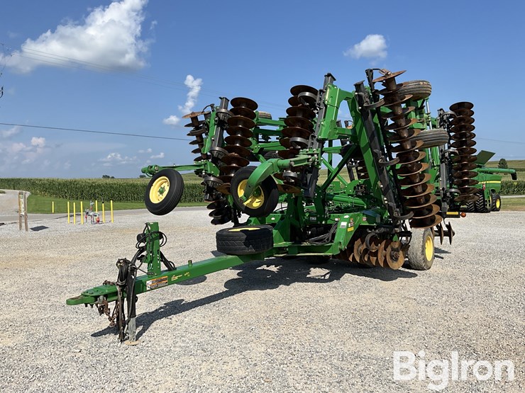 2015-john-deere-2620-image-1