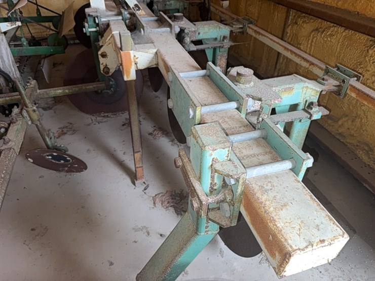 strickland-4-row-sweet-potato-inverting-plow-image-29