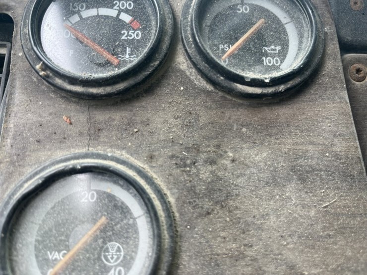 #1633-•-1995-freightliner-usf-1e-sleeper-cab-truck-tractor-image-75