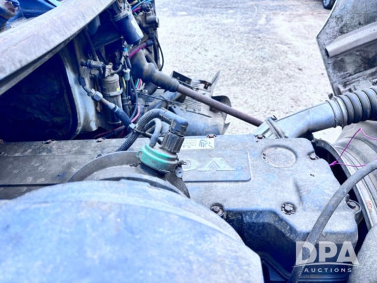 2003-volvo-10-image-68