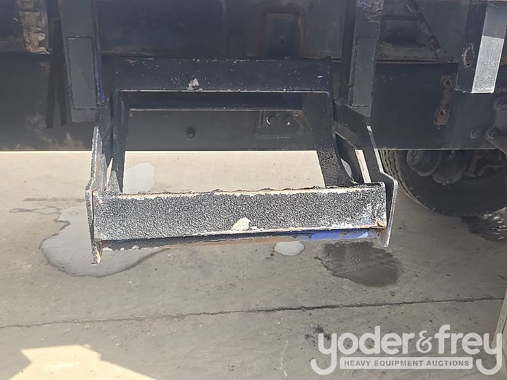 2021-freightliner-m2-106-image-20