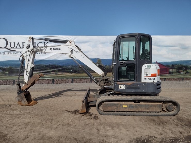 bobcat-e50-image-1
