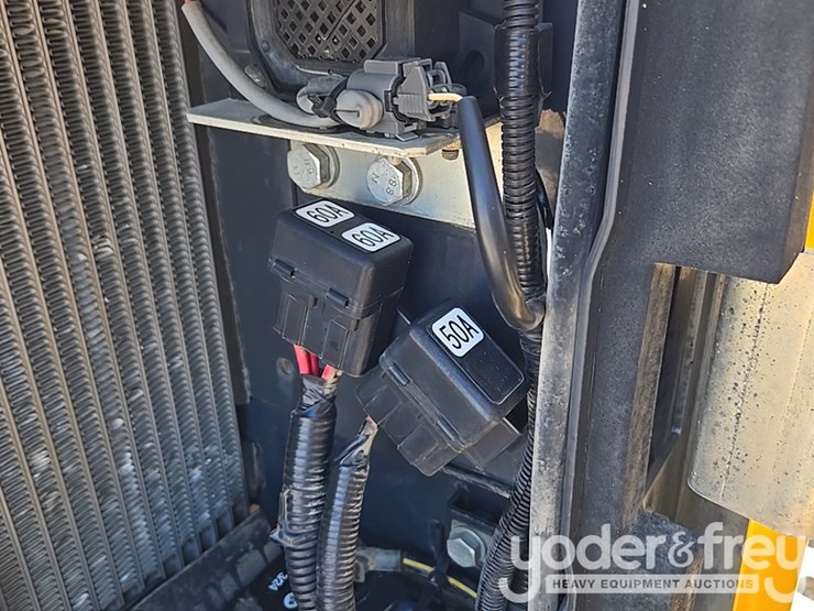 2020-deere-35g-image-65