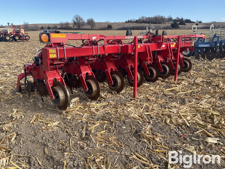 sunflower-7610-8r30-strip-tiller-image-3