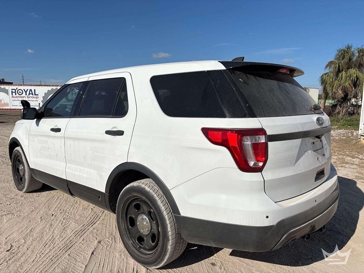 2017-ford-explorer-image-4