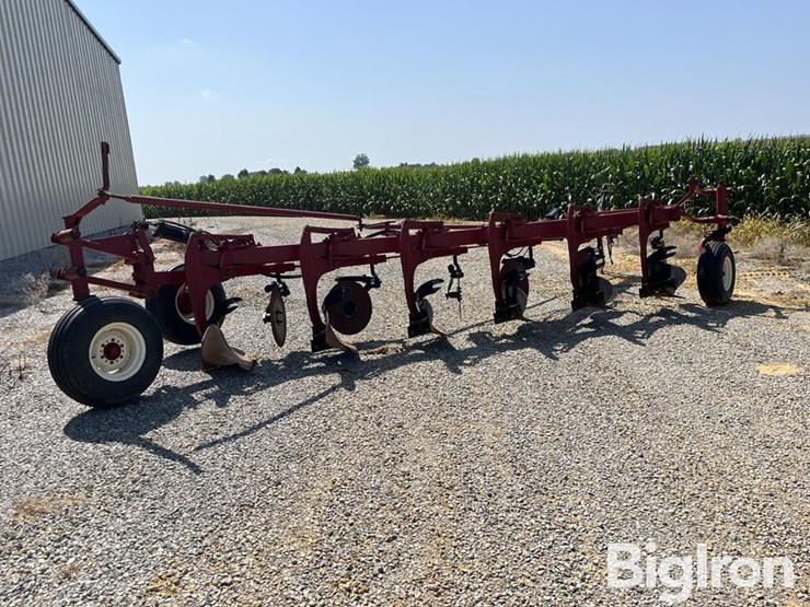 international-720-image-5