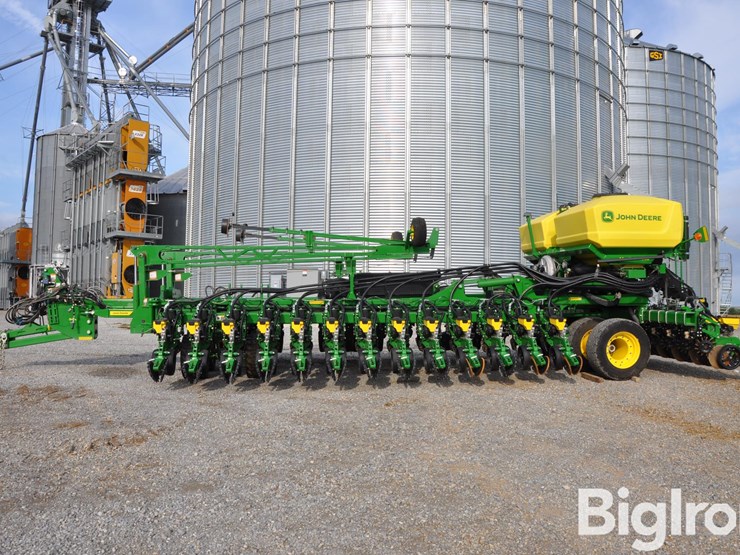 2022-john-deere-db60-image-2