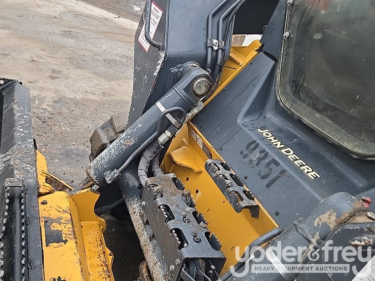 2020-deere-333g-image-28