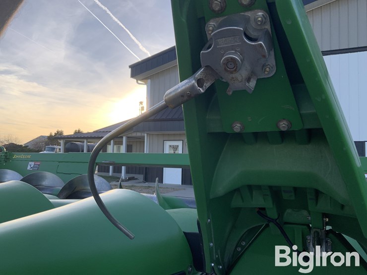 2010-john-deere-608c-image-16