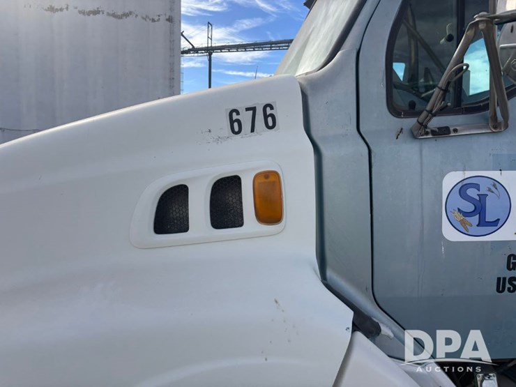 2000-caterpillar-10-image-19