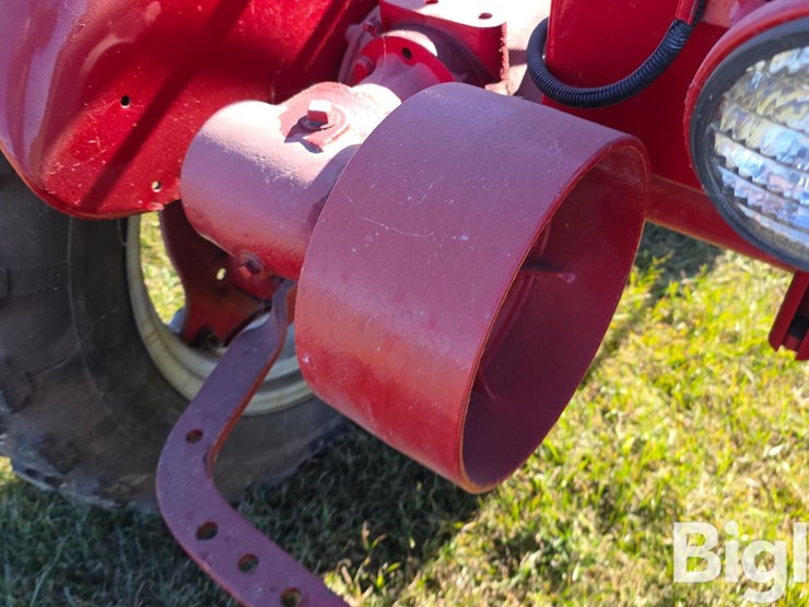 1955-farmall-cub-2wd-tractor-image-11