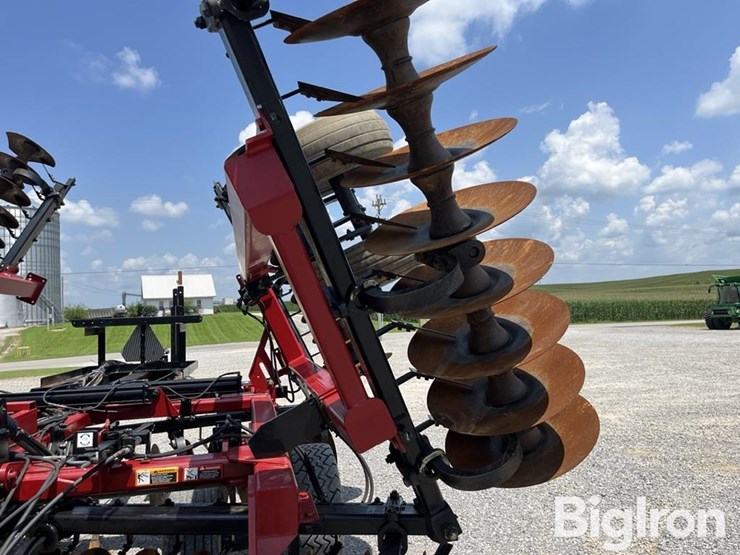 case-ih-330-image-11