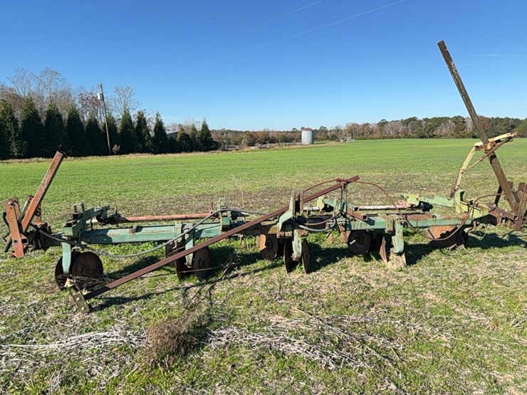 row-bedder---4-row-with-kmc-dirt-door-located-at-107-jernigan-swamp-rd.,-ahoskie,-nc-image-4