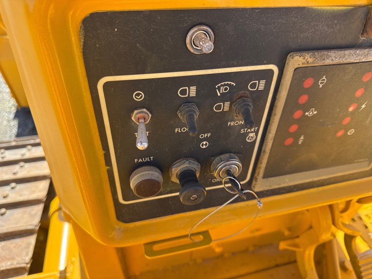 caterpillar-d4h-image-37