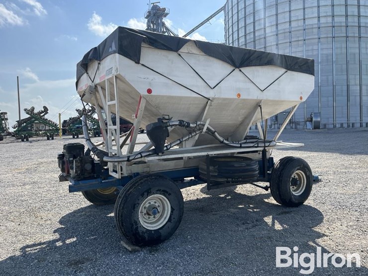willmar-300-bushel-gravity-wagon-image-5