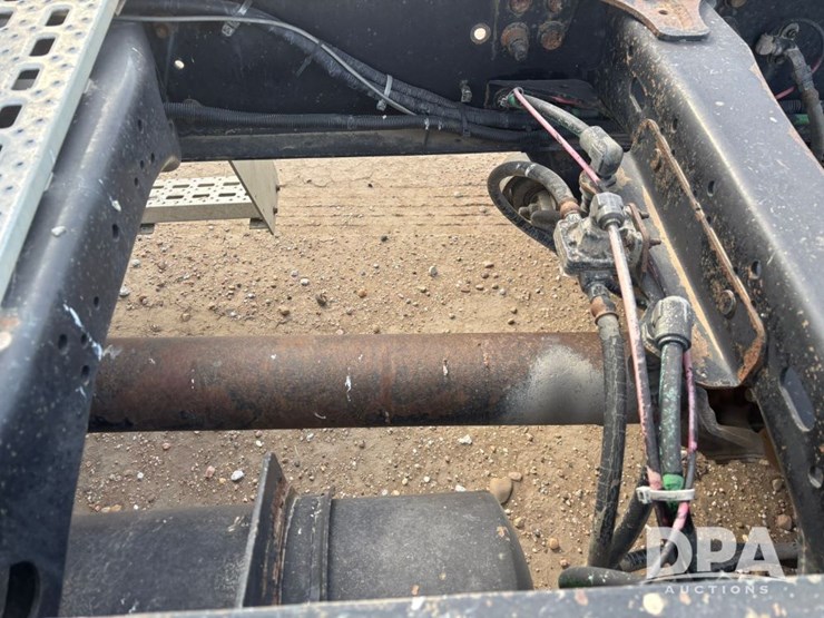 2000-caterpillar-10-image-23