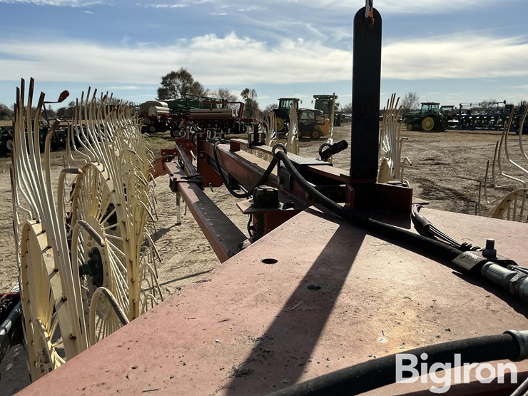 hesston-12-wheel-v-rake-image-20