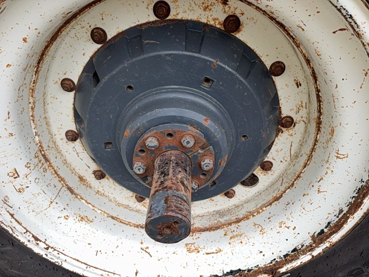 new-holland-8770-image-40