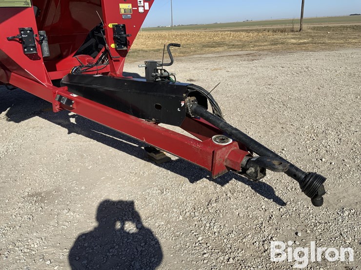 2015-j&m-1120-xtended-reach-grain-cart-image-11