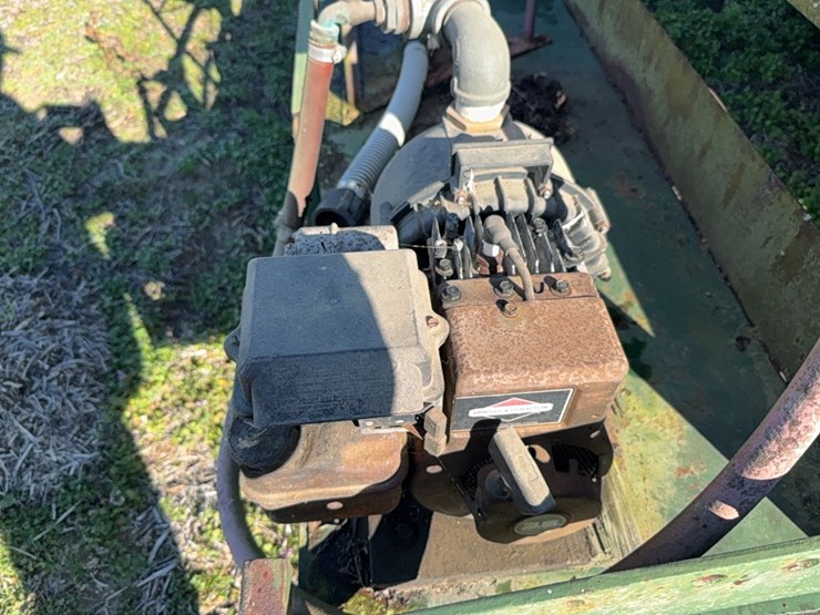 truck-body-with-hydraulic-cylinder,-still-in-place-with-poly-tank,-rinse-tank,-motor,-located-at-107-jernigan-swamp-rd.,-ahoskie,-nc-image-32