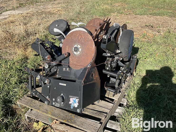 kinze-front-mounted-row-units-image-20