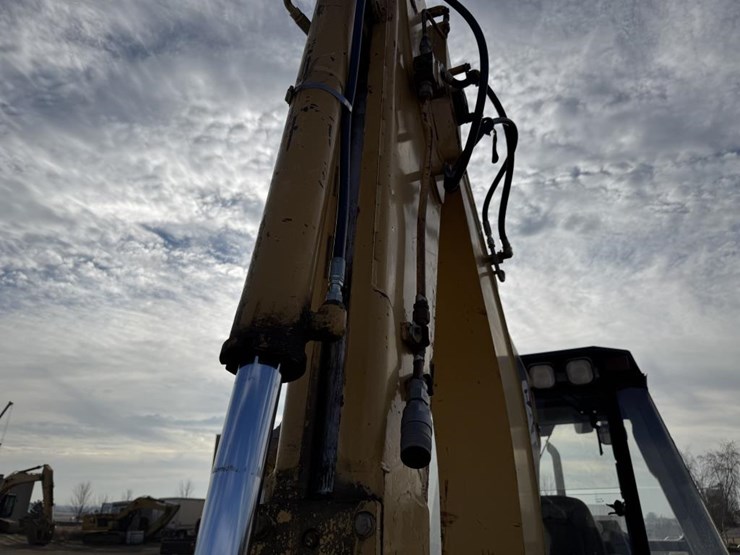 caterpillar-416b-image-41