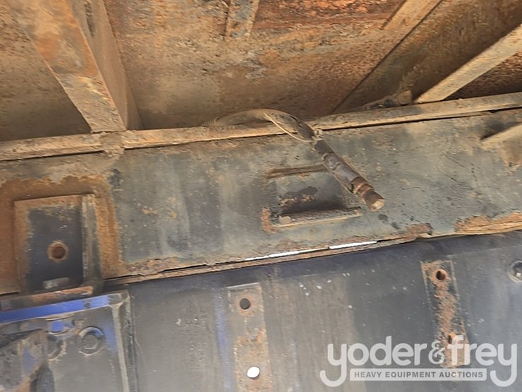 2021-freightliner-m2-106-image-22