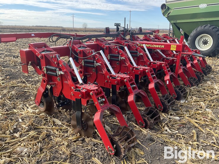 sunflower-7610-8r30-strip-tiller-image-7